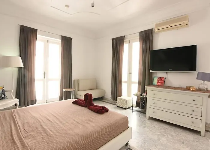 Riad Avec Piscine - Wifi- Petit Dejeuner