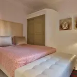 Riad Avec Piscine - Wifi- Petit Dejeuner